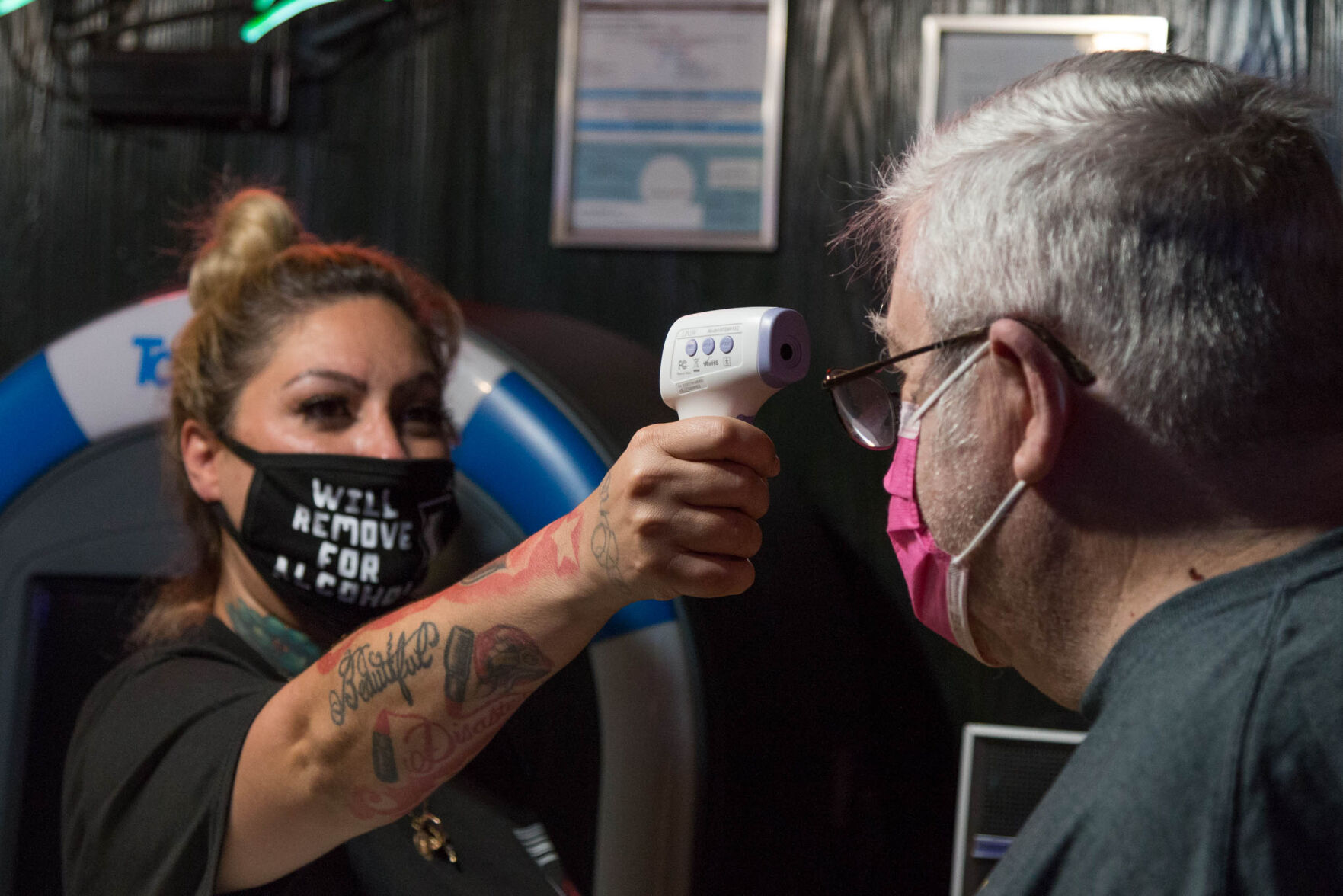 Arlington bar protests shutdown orders, opens amid COVID-19
